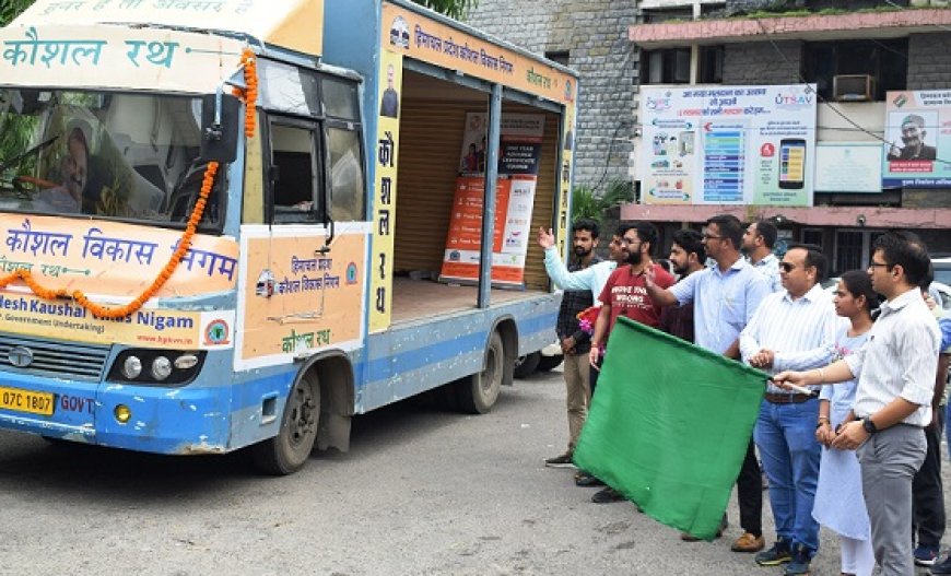 एचपीकेवीएन की योजनाओं का प्रचार करेगा कौशल रथ, एडीसी ने हरी झंडी दिखाकर किया रवाना 