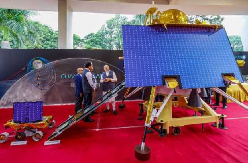 नेशनल स्पेस डे के रूप में मनाया जाएगा 23 अगस्त , चंद्रयान के वैज्ञानिकों से मिल भावुक हुए पीएम मोदी 