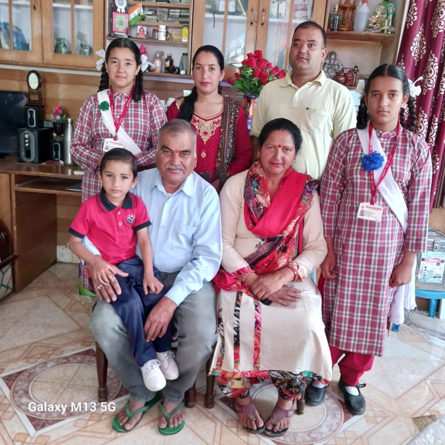 आखिर मोबाइल पर आए एक मैसेज पे क्यों झूम उठा चिंत राम शास्त्री का पूरा परिवार जानिए वजह 
