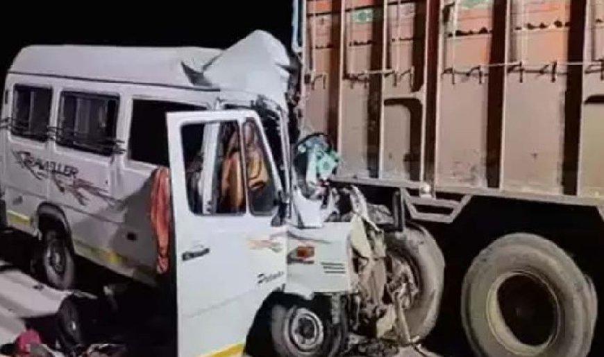 दर्दनाक : महाराष्ट्र में श्रद्धालुओं से भरी बस ने खड़े ट्रक को मारी टक्कर, हादसे में 12 लोगों की मौत