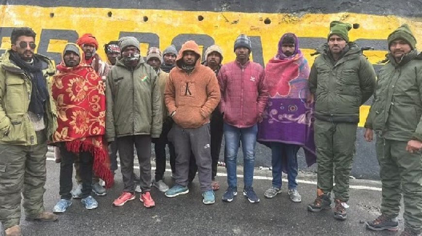 लाहौल में भारी बर्फबारी, शिकुंला दर्रा में फंसे नौ मजदूरों का सुरक्षित रेस्क्यू