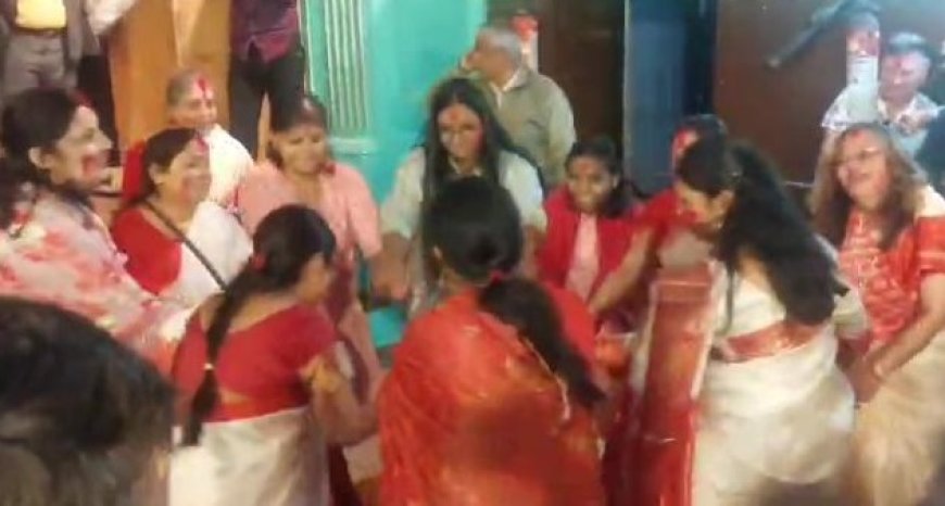 शिमला के कालीबाड़ी में बंगाली महिलाओं ने खेली सिंदूर की होली 