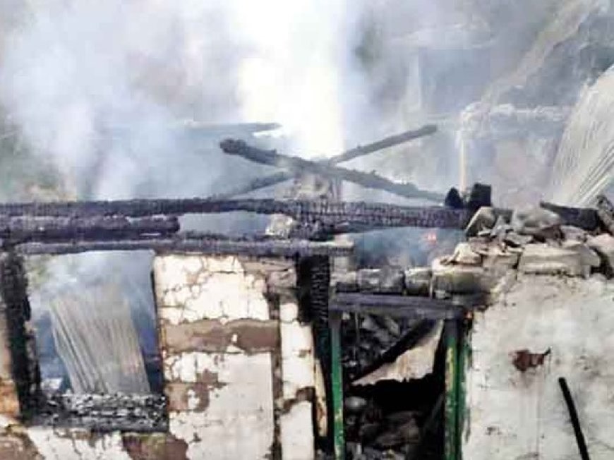 चिडग़ांव के खशधार में दो अलग-अलग घटनाओं में आगजनी की भेंट चढ़े दो मकान,लाखों का नुकसान