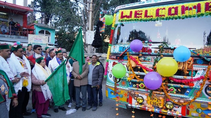 राजस्व मंत्री तथा सासंद प्रतिभा सिंह ने रिकांगपिओ से सापनी बस सेवा को हरी झंडी दिखाकर किया रवाना  