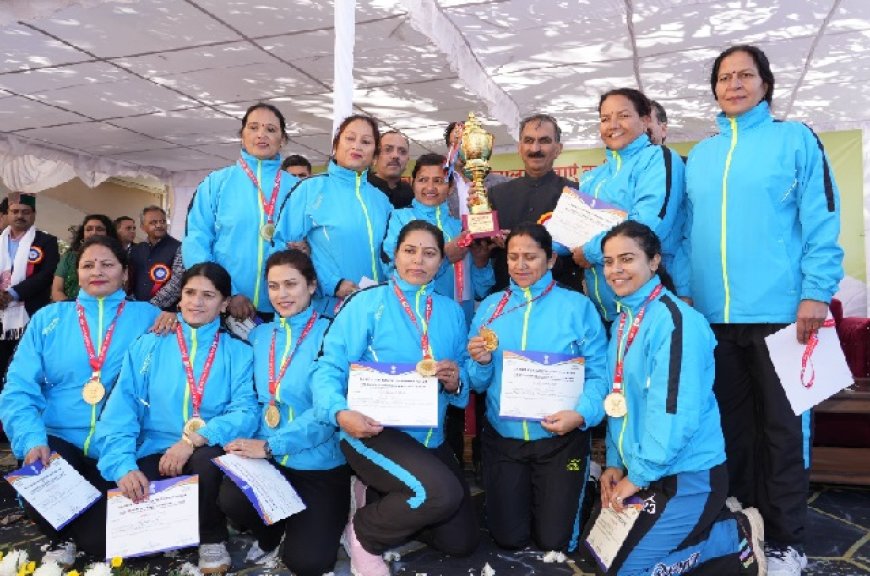 मुख्यमंत्री ने महिला कबड्डी की स्वर्ण पदक विजेता टीम को किया सम्मानित