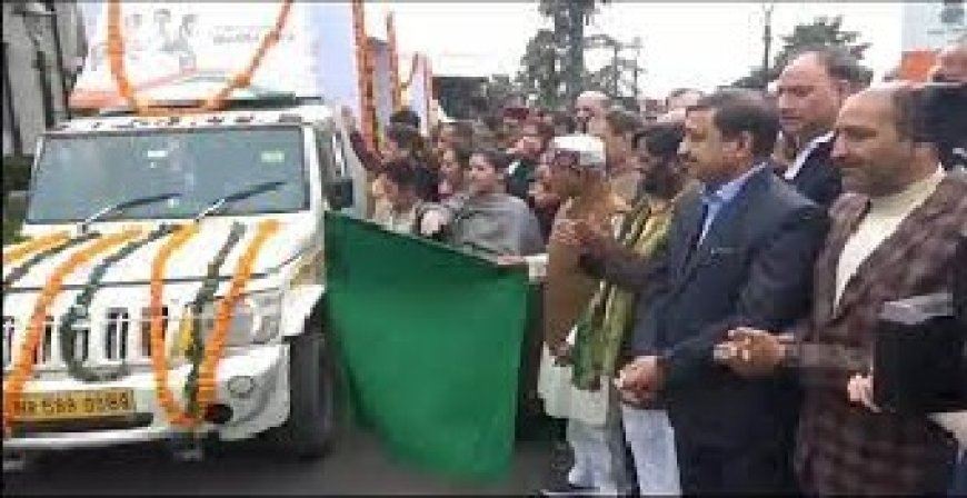 राज्यपाल ने विकसित भारत संकल्प यात्रा का शुभारंभ कर तीन वाहनों को हरी झंडी दिखाकर किया रवाना 