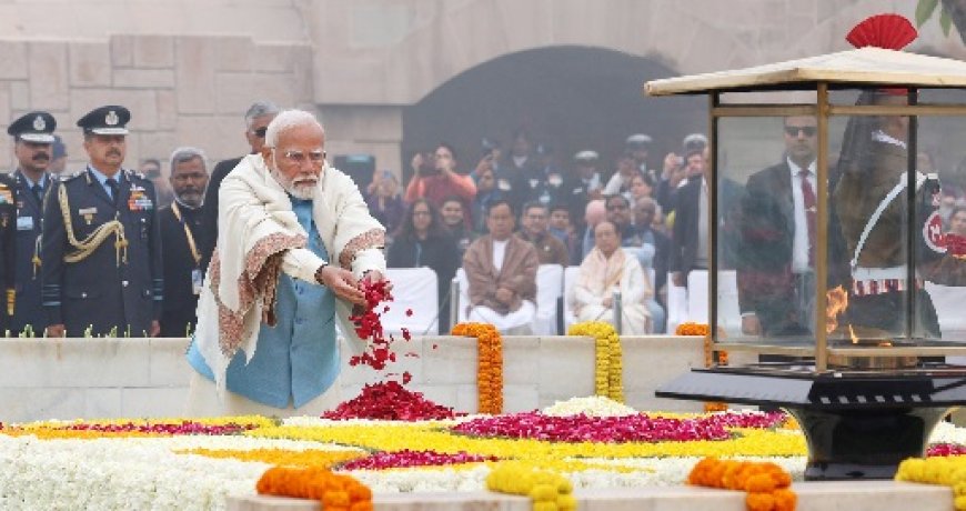 प्रधानमंत्री ने महात्मा गांधी की पुण्य तिथि पर श्रद्धा-सुमन किए अर्पित  