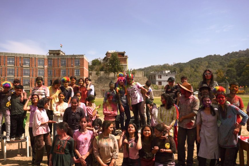 अरिहंत इंटरनेशनल स्कूल में होली उत्सव की धूम , स्टाफ संग छात्रों ने खेला रंग 