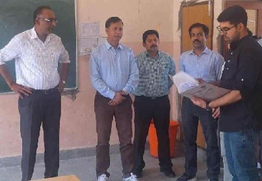 डीसी अमरजीत सिंह ने सुजानपुर में मतगणना केंद्र और स्ट्रांग रूम का किया निरीक्षण  