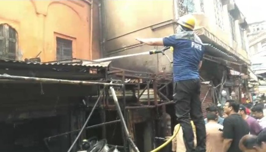 हरिद्वार हर की पेडी के पास दुकानों में आग लगने से लाखो का नुकसान 
