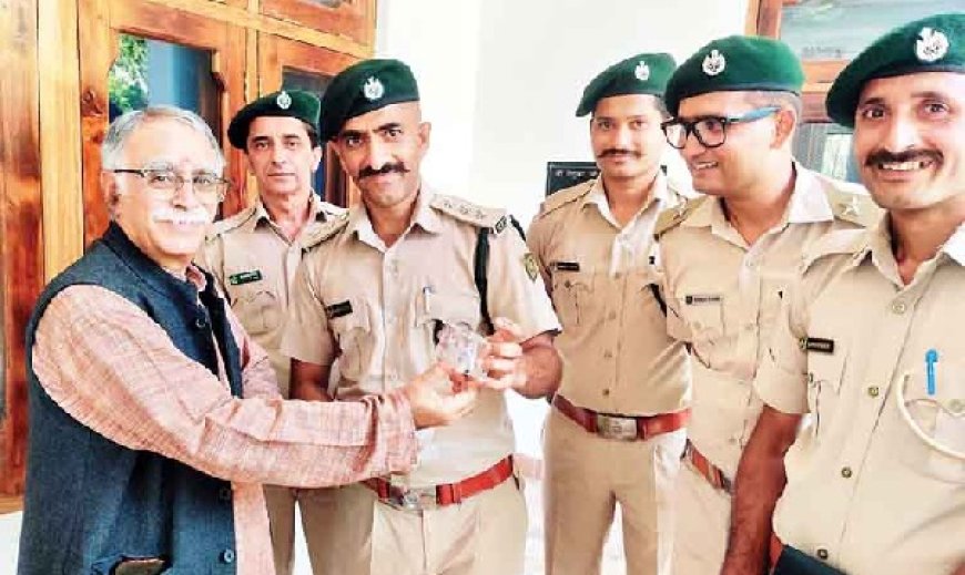 सुप्रीम कोर्ट आफ इंडिया के न्यायाधीश जस्टिस संजय करोल ने रेणुकाजी तीर्थ स्थल में नवाया शीश 