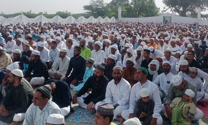 मुस्लिम समुदाय के सैकड़ों लोगों ने ईदगाह ग्राउंड में संयुक्त रूप से  ईद उल अजहा की नमाज की अता  