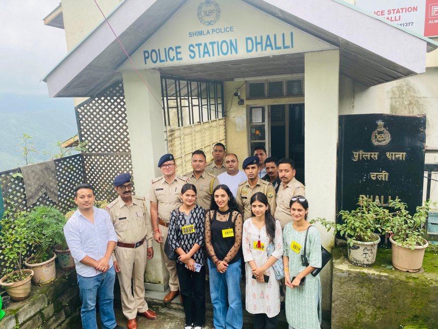 विद्यार्थी परिषद की बहनों ने पुलिस प्रशासन के साथ मनाया रक्षाबंधन , सुरक्षाबलों को बांधा रक्षा सूत्र 