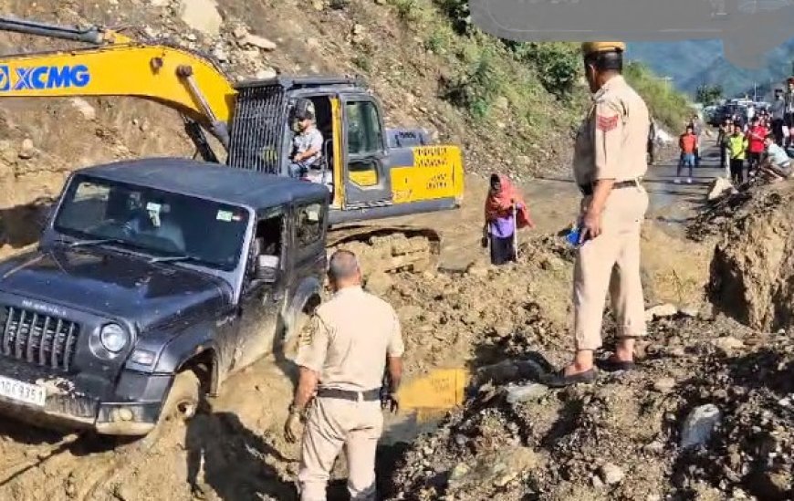 पंडोह के पास नौ मील में लैंडस्लाइड होने से चंडीगढ़-मनाली राष्ट्रीय राजमार्ग बंद 