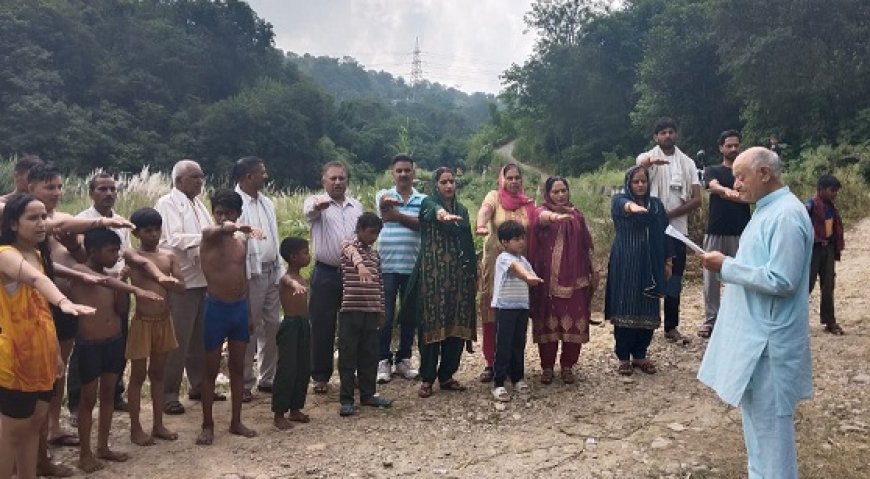 ग्राम सभा में स्वच्छता पर चर्चा, जलशक्ति विभाग ने चलाया सफाई अभियान