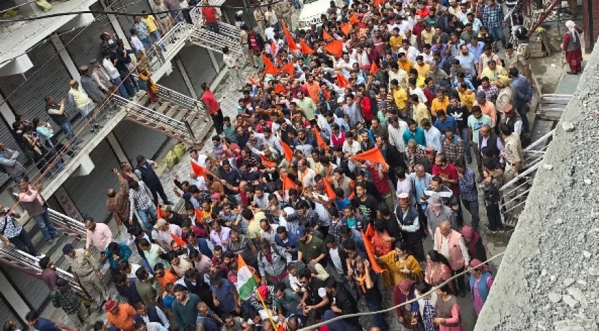 संजौली मस्जिद विवाद में हिंदू संगठनों ने नेरवा में धरना प्रदर्शन व रोष रैली निकाली