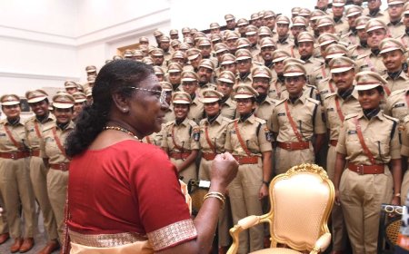 भारतीय पुलिस सेवा के 76 प्रशिक्षु अधिकारियों ने राष्ट्रपति से की भेंट 