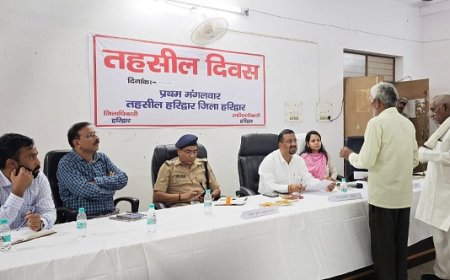 जिलाधिकारी कर्मेन्द्र सिंह की अध्यक्षता में तहसील सभागार में तहसील दिवस का आयोजन