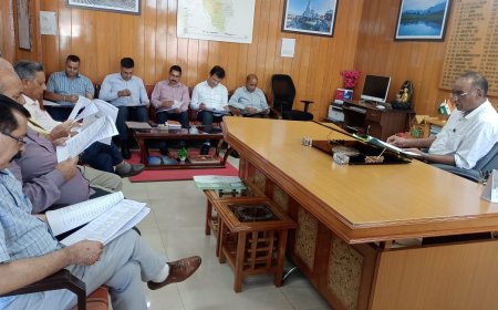 जिला स्तरीय समिति ने की एससी-एसटी से अत्याचार के मामलों की समीक्षा