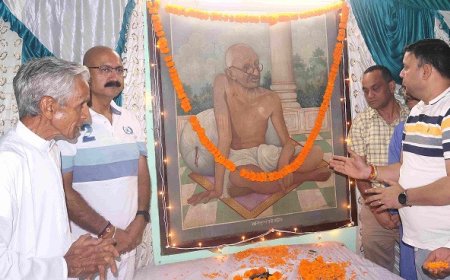 कृतज्ञ मंडी वासियों ने गांधी जी और शास्त्री जी को अर्पित की श्रद्धांजलि