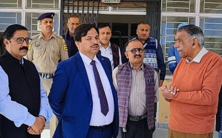 जिला निर्वाचन अधिकारी ने फागु स्थित ईवीएम वेयरहाउस का किया निरीक्षण