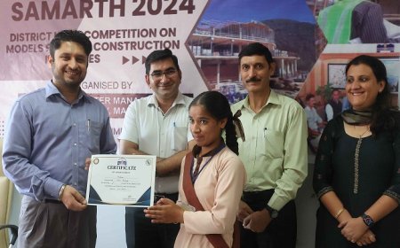 उपायुक्त अपूर्व देवगन ने विजेताओं को किया सम्मानित 