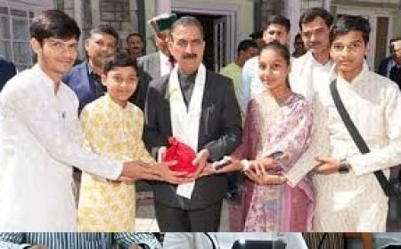 मध्य प्रदेश की गुल्लक टीम ने सीएम सुक्खू से उनके आधिकारिक आवास पर की भेंट 