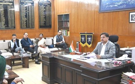 शिमला रोपवे से सम्बंधित सारी औपचारिकताएं जल्द पूर्ण करें अधिकारी : अनुपम कश्यप