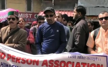 दृष्टिबाधित संघ ने सचिवालय के बाहर दिया धरना,प्रदेश सरकार पर झूठे आश्वासन देने का आरोप