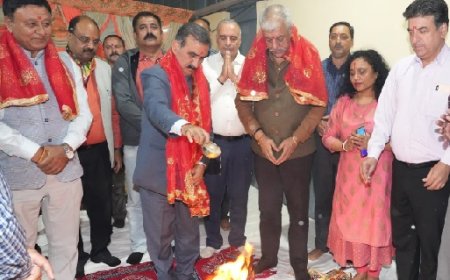 सचिवालय चालक संघ द्वारा आयोजित हवन यज्ञ में सीएम ने पूर्णाहुति डालकर भंडारे में लिया भाग