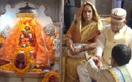 दुर्गा अष्टमी पर राज्यपाल ने कालीबाड़ी मंदिर में टेका माथा