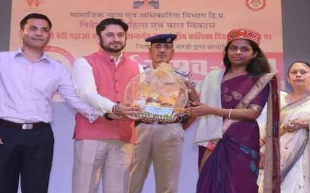 बालिका दिवस पर जिला प्रशासन का अनूठा आयोजन,बेटियों को जागरूक करने के लिए महिला अचिवर की पैनल चर्चा