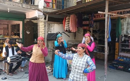 नुक्कड़-नाटक के माध्यम से कलाकारों ने आपदा से बचाव का दिया संदेश