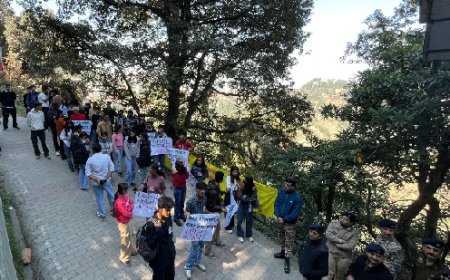 एसएफआई का संजौली महाविद्यालय में 6 छात्रों के अवैध निष्कासन को रद्द करने हेतु महाविद्यालय में धरना प्रदर्शन