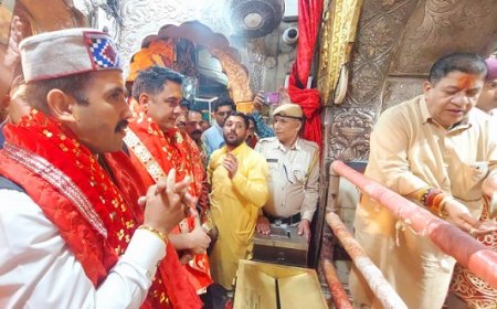 लोक निर्माण मंत्री ने श्री चिंतपूर्णी माता मंदिर में नवाया शीश