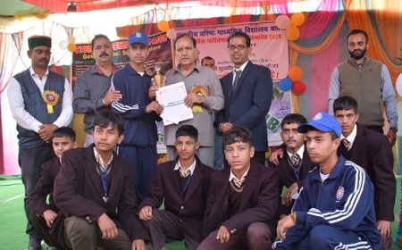 विधानसभा अध्यक्ष कुलदीप सिंह पठानिया ने बलेरा स्कूल के मेधावी विद्यार्थी किये पुरस्कृत 