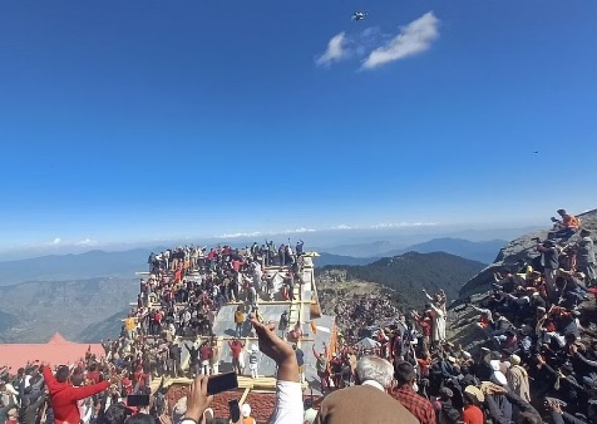 चूड़धार स्थित शिरगुल देवता के मंदिर में कुरुड़ स्थापना के बाद महायज्ञ का समापन