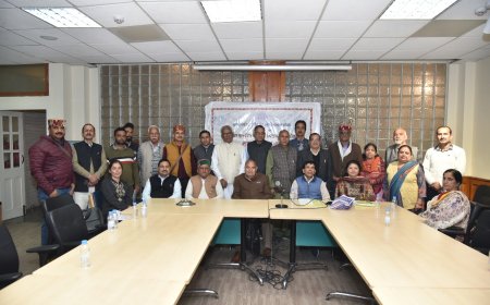 गेयटी थियेटर में किया राज्य स्तरीय लेखक गोष्ठी का आयोजन, 20 साहित्यकारों ने लिया भाग