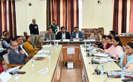 जनप्रतिनिधियों और अधिकारियों के तालमेल से ही सुनिश्चित होगा विकास : रमेश ठाकुर