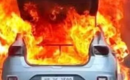 चलती कार में अचानक भड़की आग, बाल-बाल बचे कार सवार तीन लोग