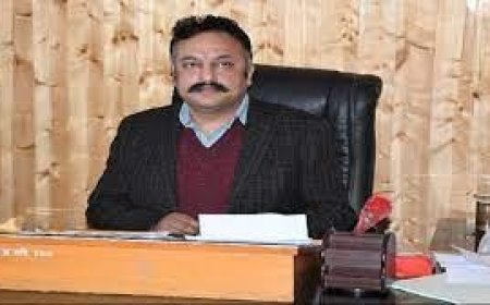 शिक्षा मंत्री ने लीडरशिप डेवलपमेंट का प्रशिक्षण लेने के लिए शिक्षकों को निदेशालय से किया रवाना 