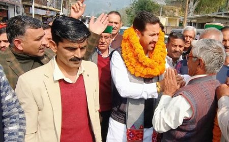 लोक निर्माण मंत्री ने शिमला के जाठिया देवी में मंत्री आपके द्वार कार्यक्रम में की शिरकत 