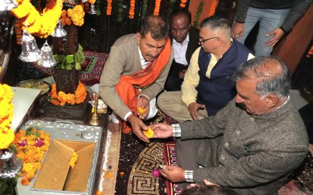 मुख्यमंत्री सुखविंद्र सिंह सुक्खू ने श्री रेणुका जी मंदिर में की पूजा-अर्चना