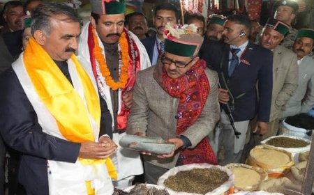 सीएम सुक्खू ने लवी मेले में 8,900 रुपये की खरीदारी की