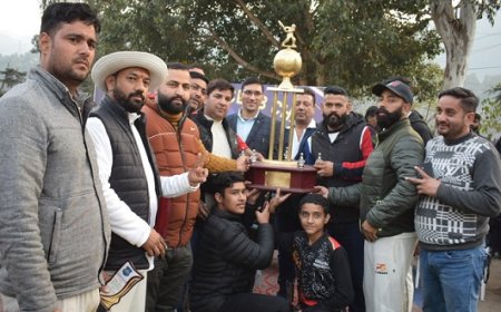 राज कुमार बृजेंद्र सिंह मेमोरियल क्रिकेट प्रतियोगिता सम्पन्न, उपायुक्त ने सभी खिलाड़ियों को किया सम्मानित