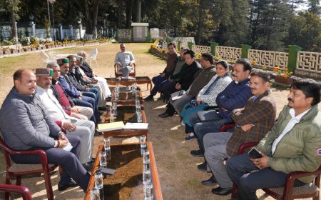 मुख्यमंत्री ने कांगड़ा के वरिष्ठ कांग्रेस नेताओं के साथ जिला की विकासात्मक परियोजनाओं पर की चर्चा