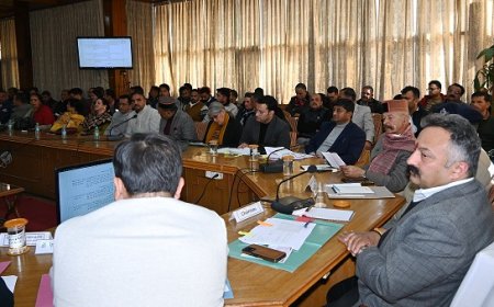 समस्याओं का समयबद्ध निपटारा करे अधिकारी : शिक्षा मंत्री 