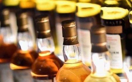 नाहन में अवैध शराब की तस्करी का भंडाफोड़, गाड़ी से अवैध शराब की 27 पेटियां बरामद