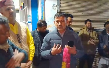 भाजपा संगड़ाह मंडल के चुनाव में रूष्ट खेमे ने जिला अध्यक्ष सीमा कन्याल समेत भाजपा नेताओं के खिलाफ नारेबाजी 