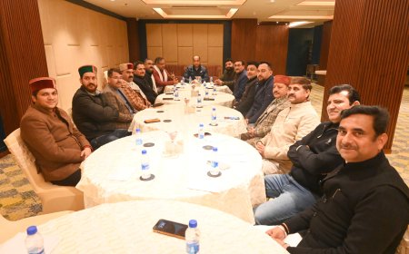 जवाबदेही से घबरा रही सरकार, इसीलिए छोटा किया सत्र : जयराम ठाकुर